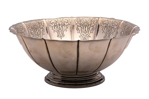 Lot 394 - An American bowl; shaped circular, the...