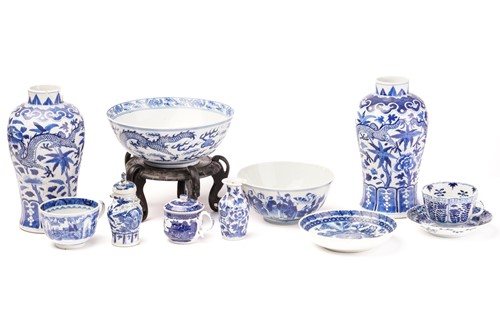 Lot 162 - A collection of Chinese blue & white porcelain,...
