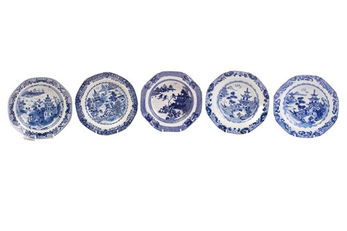 Lot 167 - A collection of Chinese blue & white export...