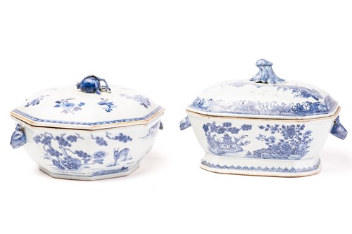 Lot 169 - A Chinese porcelain export blue & white tureen...