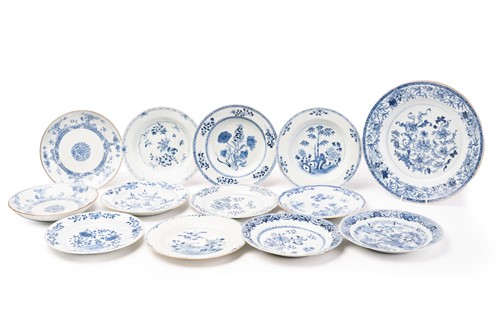Lot 156 - A collection of Chinese export blue & white...