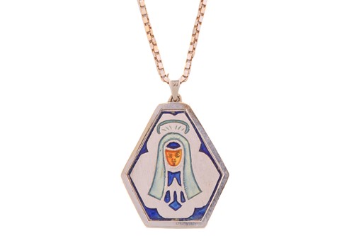 Lot 191 - A Virgin Mary enamel pendant on chain,...
