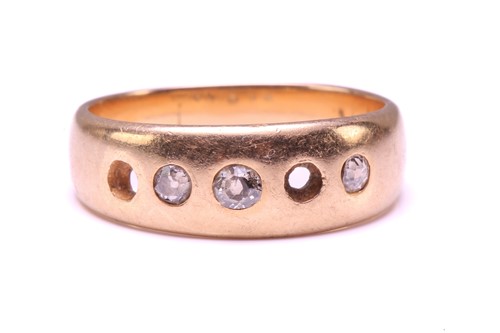 Lot 18 - An 18ct gold ring set with diamonds,...