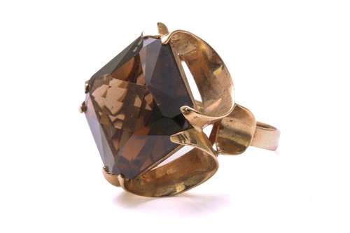 Lot 200 - A smoky quartz dress ring in 9ct yellow gold,...