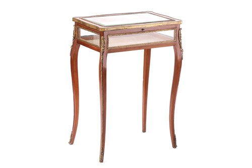 Lot 280 - A mahogany cartouche topped bijouterie table,...