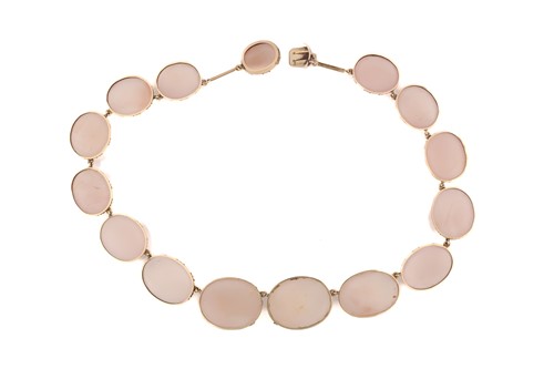 Lot 101 - An Edwardian rose quartz rivière necklace,...