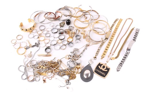 Lot 174 - A lot consisting of assorted base metal...