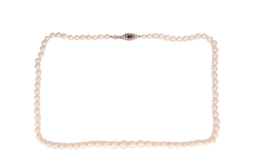 Lot 58 - A single-row cultured pearl necklace,...