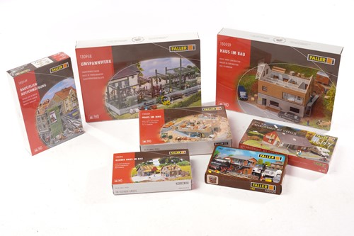Lot 415 - A collection of boxed (and largely sealed)...