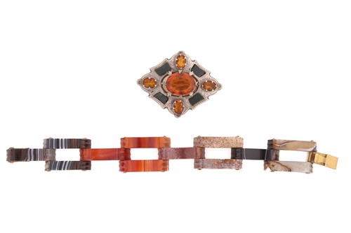 Lot 127 - A Scottish agate bracelet of gate link form,...