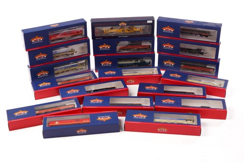 Lot 424 - A large collection of boxed Bachman...