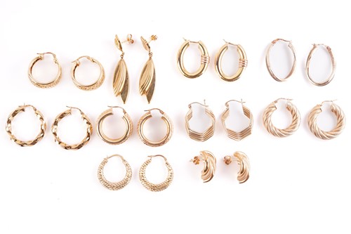 Lot 81 - A pair of 18 carat gold open mesh hoop...