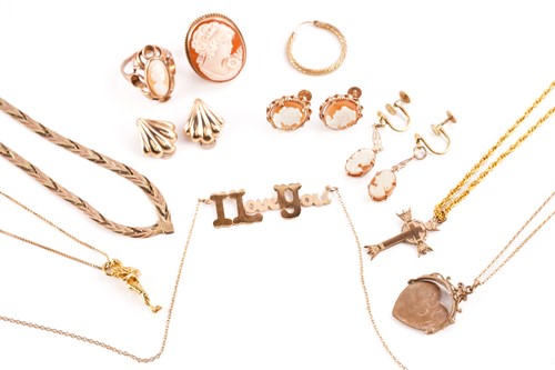 Lot 63 - A mixed collection of shell cameo jewellery...