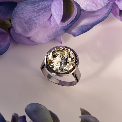 Lot 227 - A diamond solitaire ring, featuring a light...