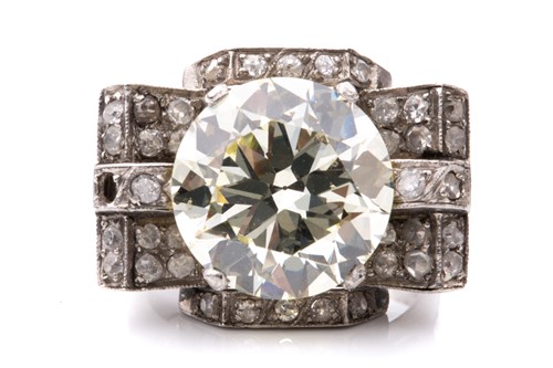 Lot 270 - An Art Deco style diamond cocktail ring,...