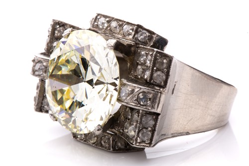 Lot 270 - An Art Deco style diamond cocktail ring,...