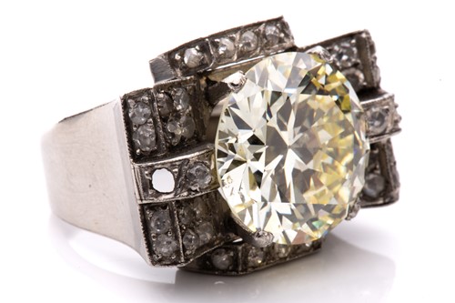 Lot 270 - An Art Deco style diamond cocktail ring,...