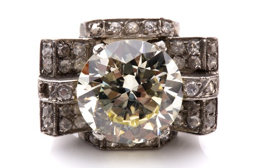 Lot 270 - An Art Deco style diamond cocktail ring,...