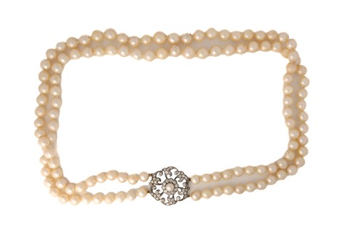 Lot 129 - A double-strand pearl necklace with a...