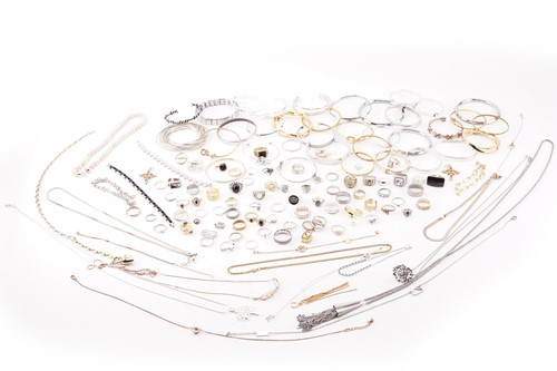 Lot 182 - A mixed collection of costume jewellery...
