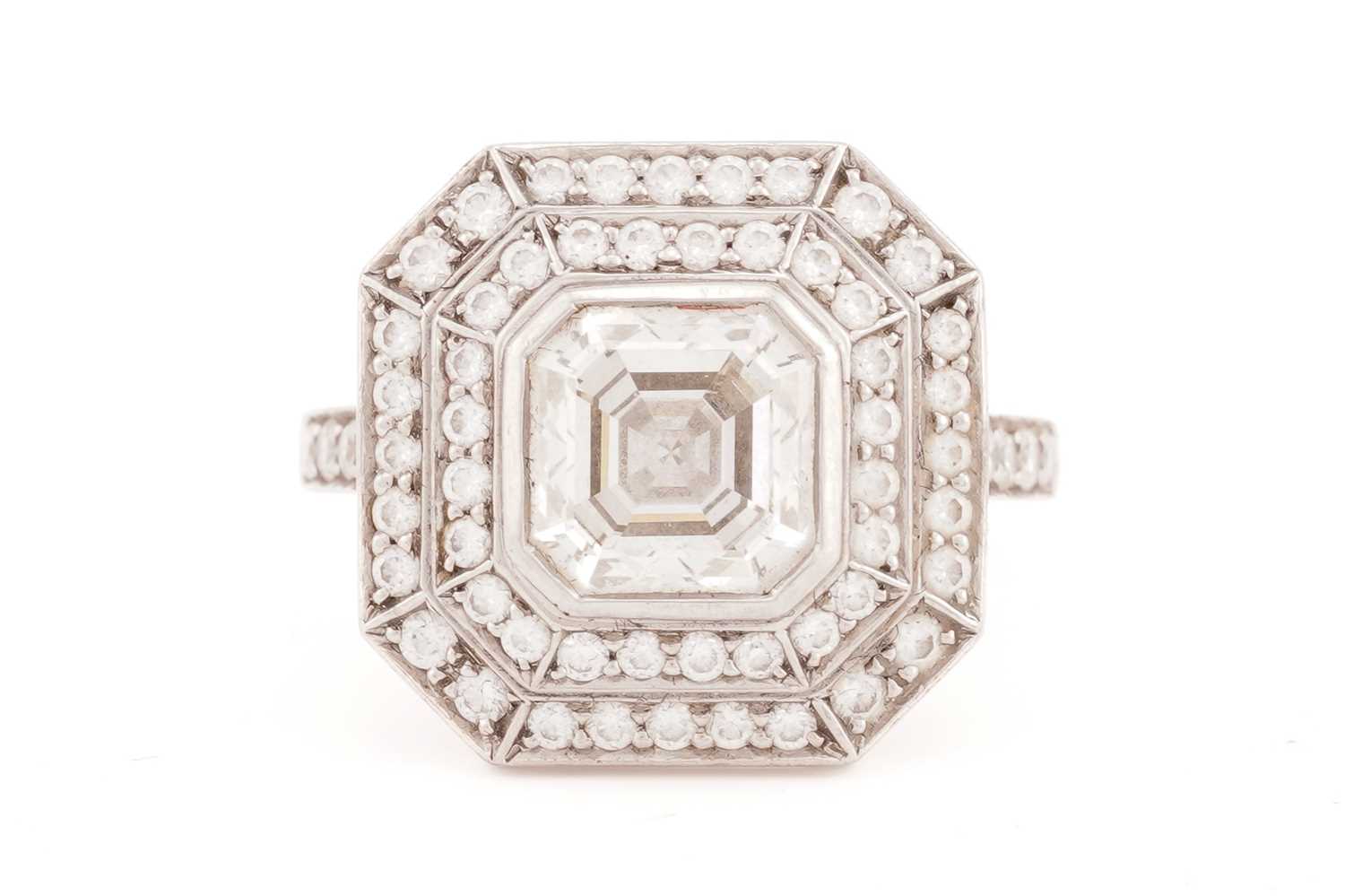 Lot 141 - An Art Deco style diamond ring, the central...