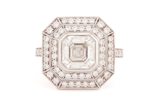 Lot 141 - An Art Deco style diamond ring, the central...