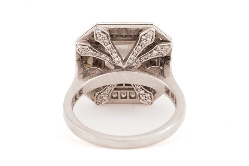 Lot 141 - An Art Deco style diamond ring, the central...