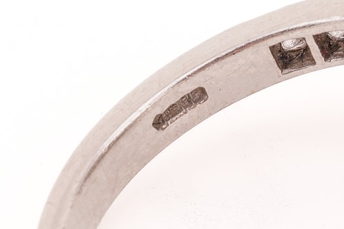 Lot 141 - An Art Deco style diamond ring, the central...
