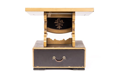 Lot 284 - A Japanese black lacquer travelling...