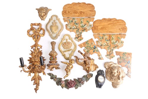 Lot 335 - A small collection of decorative items...