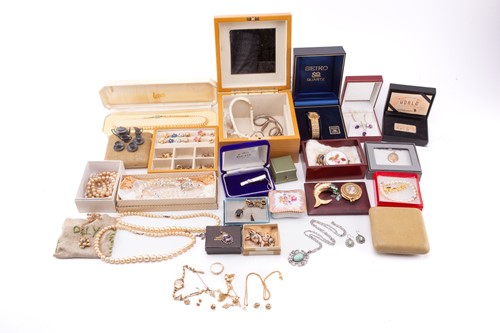 Lot 10 - A collection of mixed collection of costume...