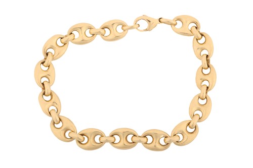 Lot 116 - A heavy anchor link bracelet in yellow metal,...