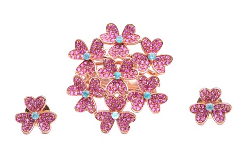 Lot 49 - A floral dress ring and earrings en suite; the...