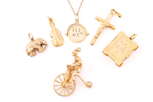Lot 110 - A miscellaneous aggregate of 9ct yellow gold...