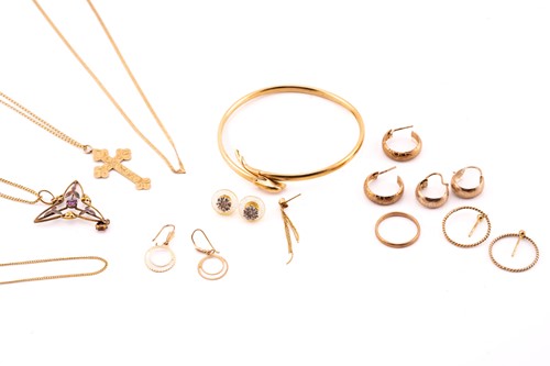 Lot 32 - A collection of five sets of earrings, four...