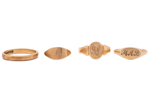 Lot 11 - A group of 9ct yellow gold jewellery, to...