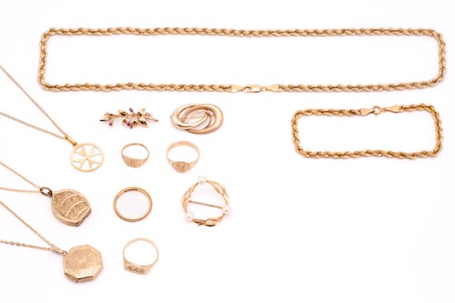 Lot 11 - A group of 9ct yellow gold jewellery, to...