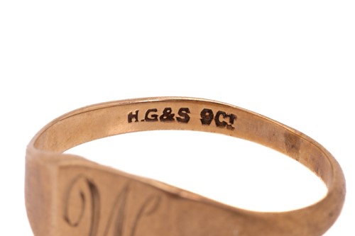 Lot 11 - A group of 9ct yellow gold jewellery, to...
