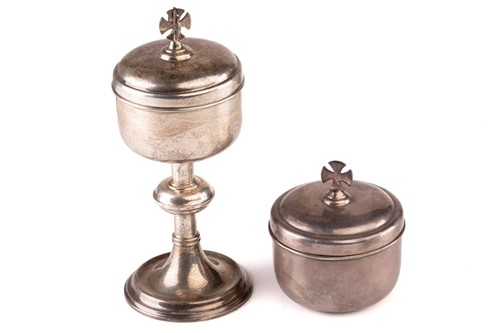 Lot 435 - An early 20th-century silver Ciborium, London...