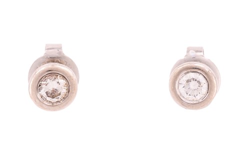 Lot 116 - A pair of diamond stud earrings, each...