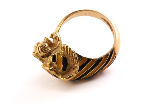 Lot 1 - An enamel tiger head ring, composed of striped...