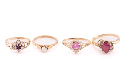 Lot 69 - A 9ct yellow gold and red gemstone ring,...