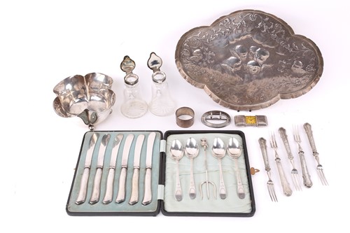 Lot 488 - A small collection of silver items including a...