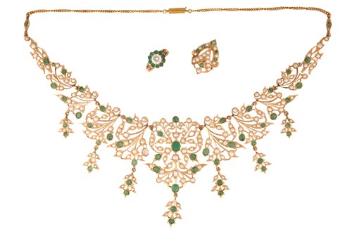 Lot 250 - An emerald and pearl fringe necklace together...