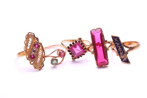 Lot 286 - Four gem-set rings and an enamel ring; to...