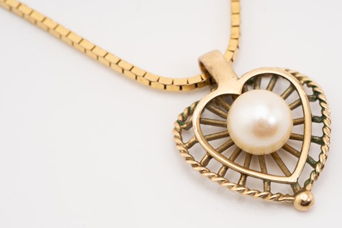 Lot 156 - A 9ct yellow gold heart pendant on chain, the...