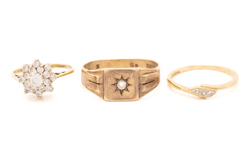 Lot 40 - Three gem-set rings; including a single stone...