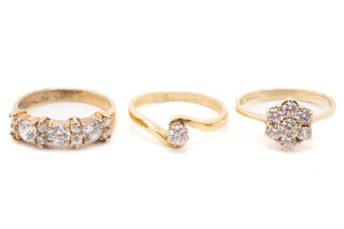 Lot 277 - A single stone diamond ring; the round...