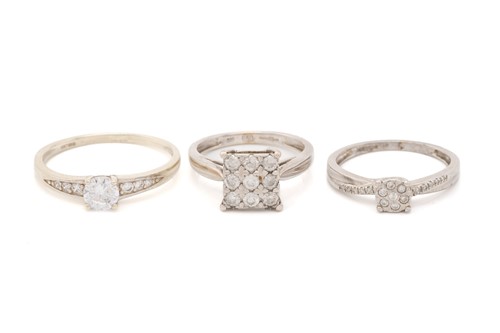 Lot 70 - A 9ct white gold and diamond cluster ring set...