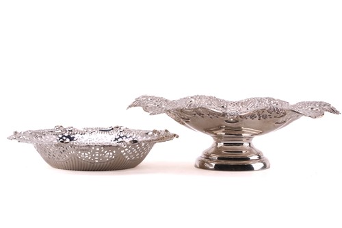 Lot 478 - An early Edwardian silver petal-edged fruit...